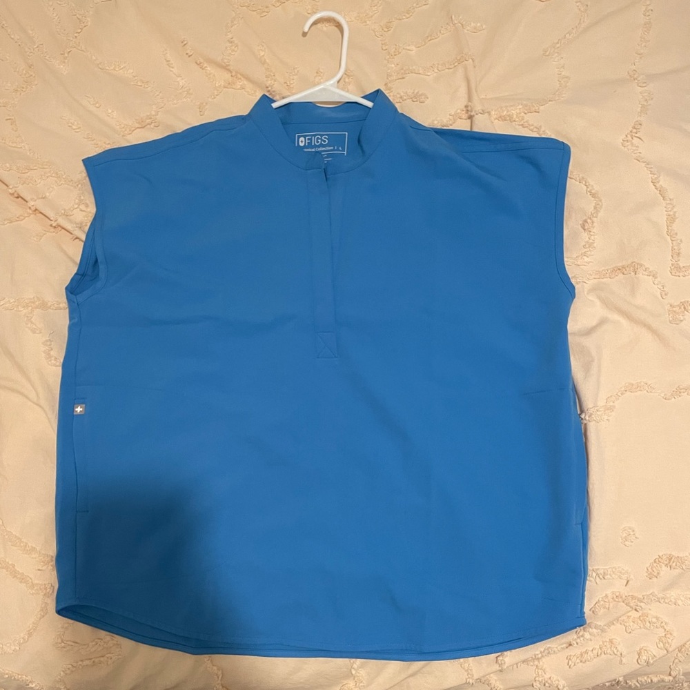 Discontinued Color: Capri Blue Figs Rafaela Oversized Scrub Top